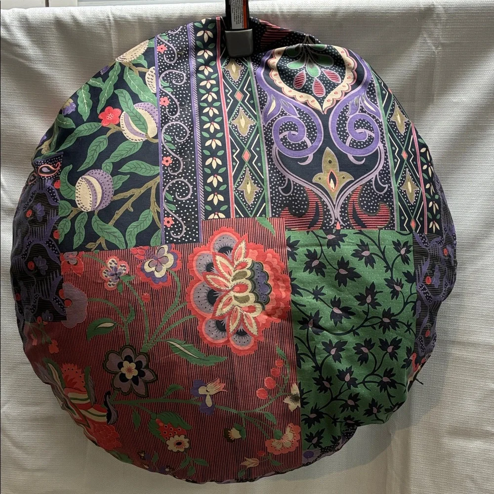 Elegant vintage sofa  pillow with the insert
